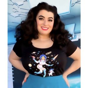 Retro Space Lady Sci-Fi Pinup Girl T-Shirt